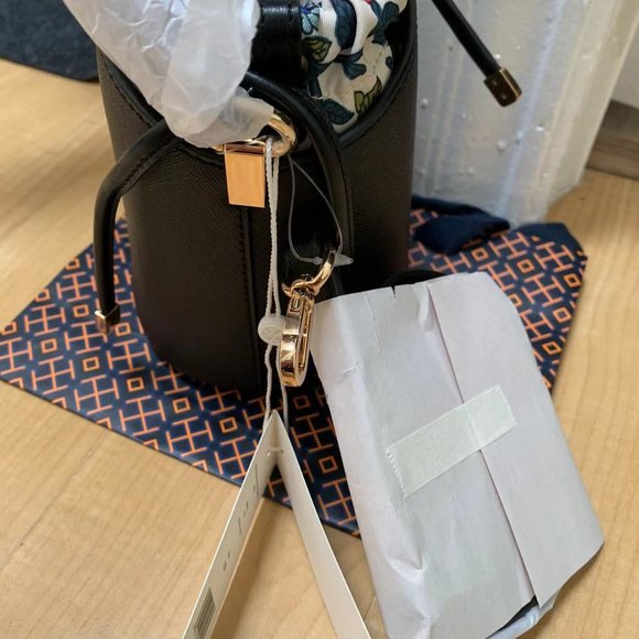 TORY BURCH EMERSON MINI BUCKET BAG - Picture 9 of 12